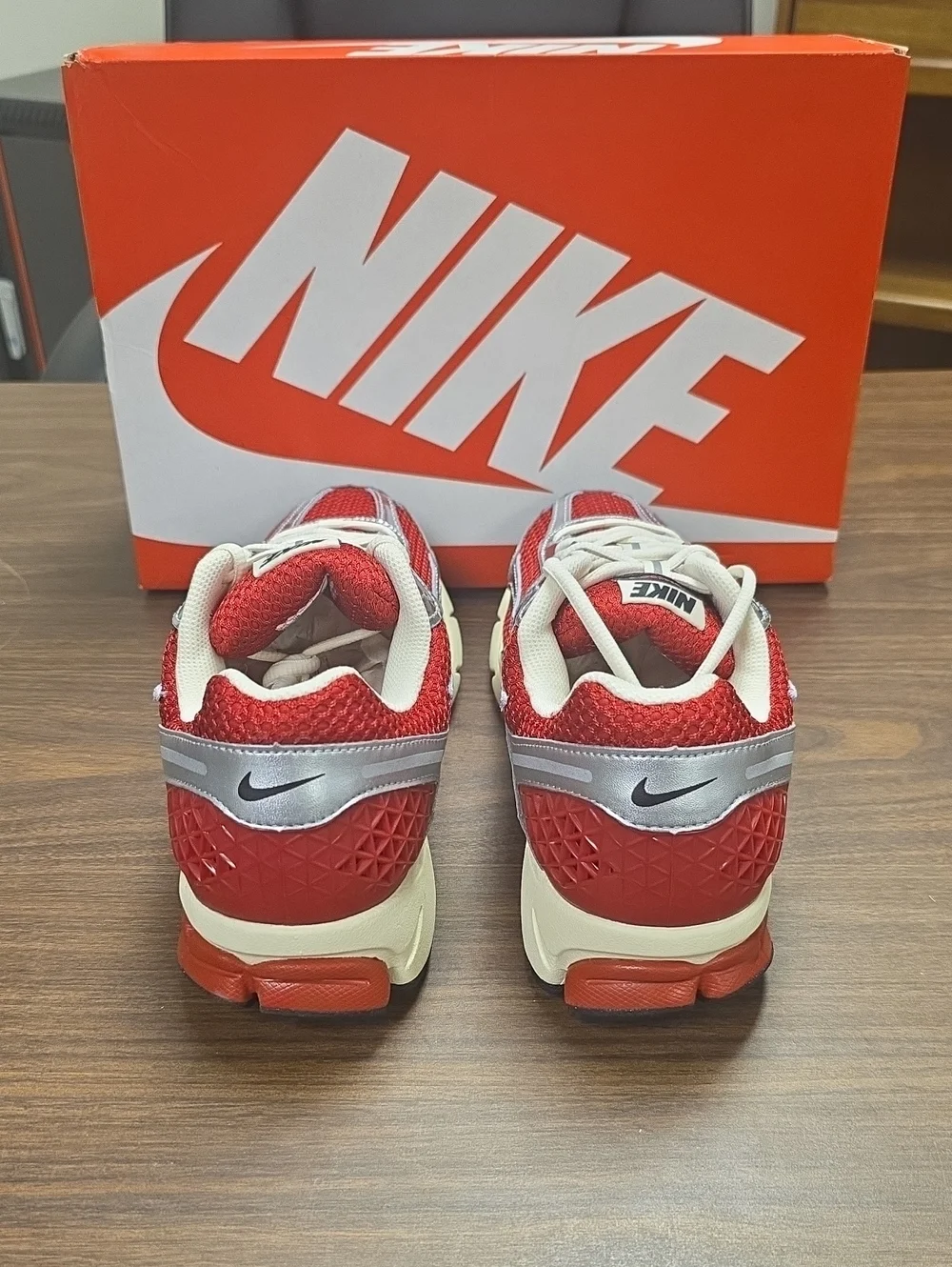 Nike Zoom Vomero 5 Running Shoes Gym Red/Chrome IM3486-600 Men's 11 New